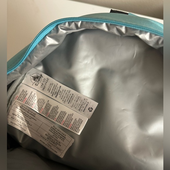 🍽️ Mickey Mouse Summer Cooler Backpack 🍽️ - Picture 4 of 6